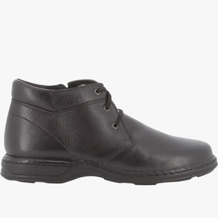 Hush Puppies Men's Nils James Dean black leather chukka shoe, presenting a classic lace-up design in side profile.
