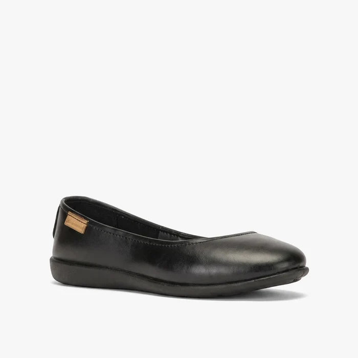 Pierre Cardin Womens Catalina 1 Pump Black in a side view, featuring a smooth finish and a flat sole.