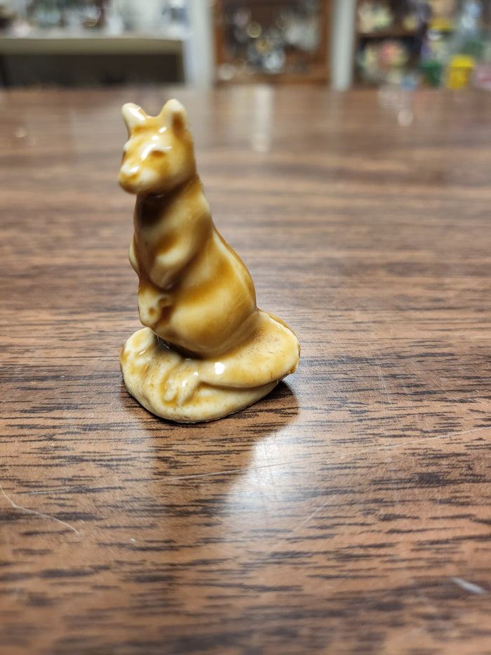 Wade Whimsie Kangaroo with Joey Marten, Wade England Caramel Brown Porcelain Figurine